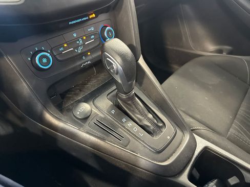Used 2018 Ford Focus SE FWD image 29