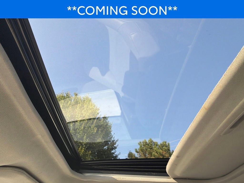 Used 2025 Toyota Sienna XLE FWD image 17