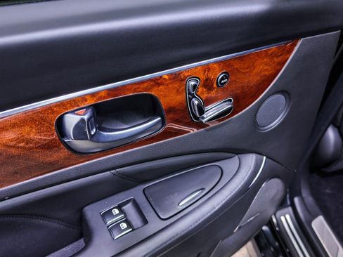 Used 2014 Hyundai Equus Signature image 18