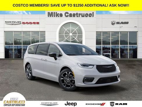 New 2026 Chrysler Pacifica Select AWD/4WD image 1