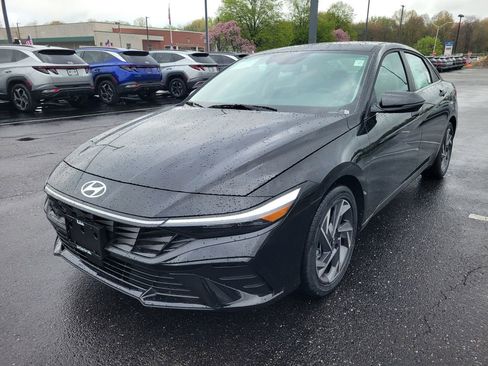 New 2026 Hyundai Elantra Limited FWD image 9