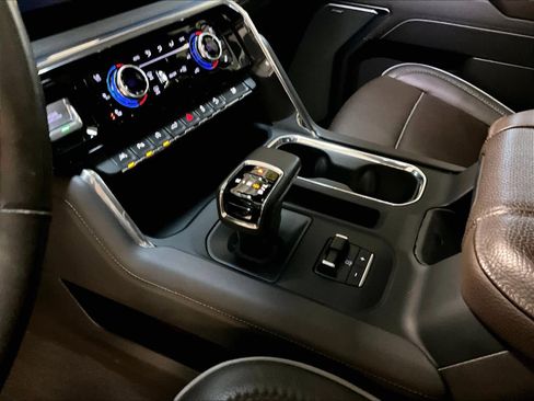 Used 2024 GMC Sierra 1500 Denali w/ Denali Reserve Package image 20