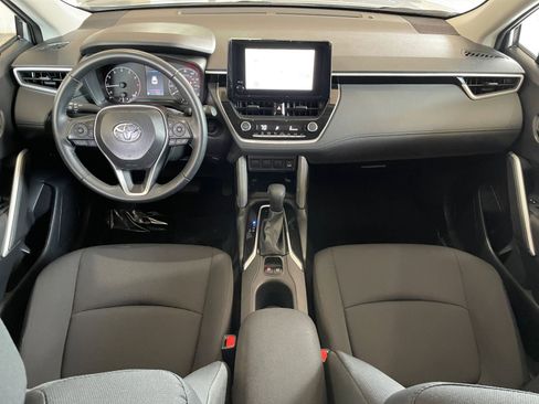 Used 2025 Toyota Corolla Cross LE image 31