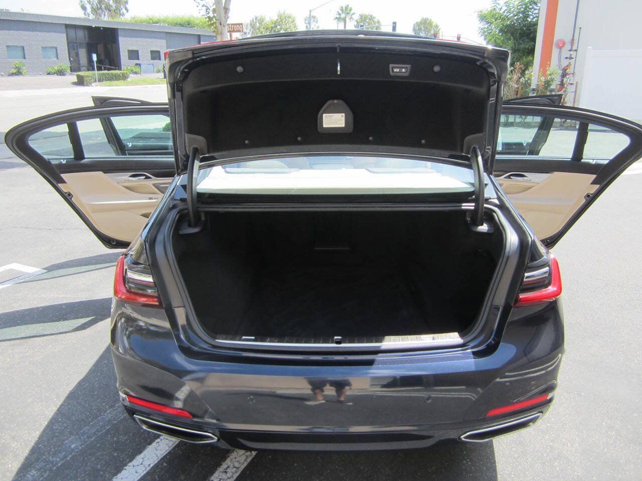 Used 2020 BMW 740i w/ Premium Package RWD image 11