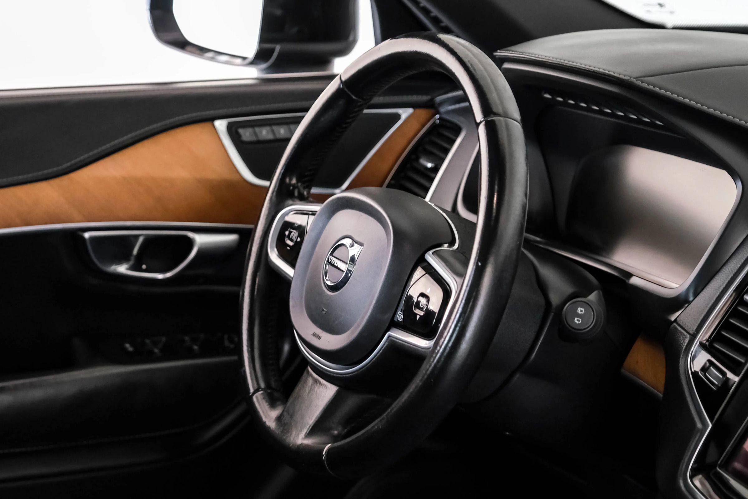 Used 2017 Volvo XC90 T6 Inscription w/ Vision Package AWD/4WD image 13