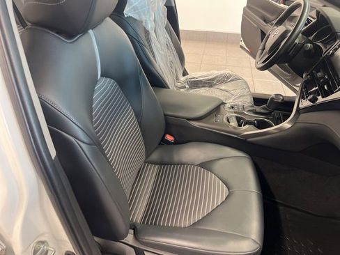 Used 2021 Toyota Camry SE w/ Cold Weather Package image 19