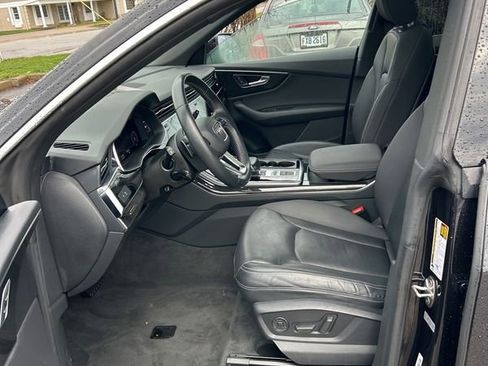 Used 2019 Audi Q8 Premium Plus w/ Premium Plus image 3