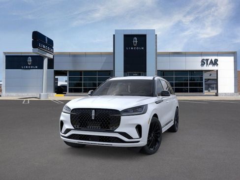 Used 2026 Lincoln Aviator Reserve AWD/4WD image 2