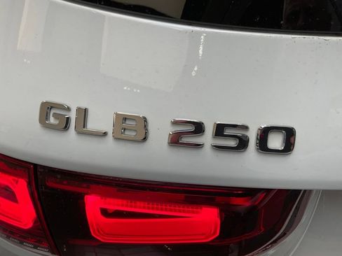 Used 2023 Mercedes-Benz GLB 250 4MATIC w/ Premium Package image 24