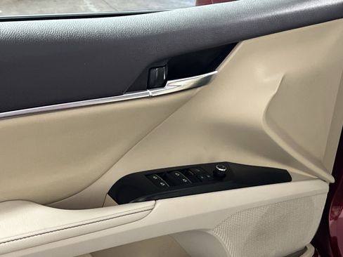 Used 2020 Toyota Camry XLE w/ Navigation Package FWD image 15