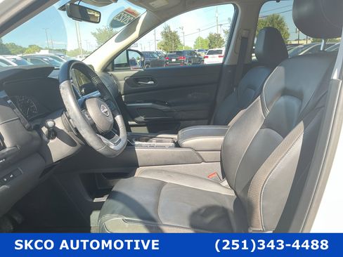 Used 2023 Nissan Pathfinder SL w/ Black Appearance Package FWD image 13
