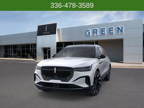 New 2026 Lincoln Nautilus Reserve image 2