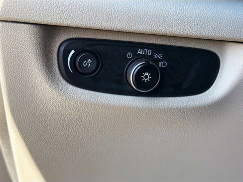 Used 2018 Buick Regal Preferred w/ Sights and Sounds Package FWD image 31