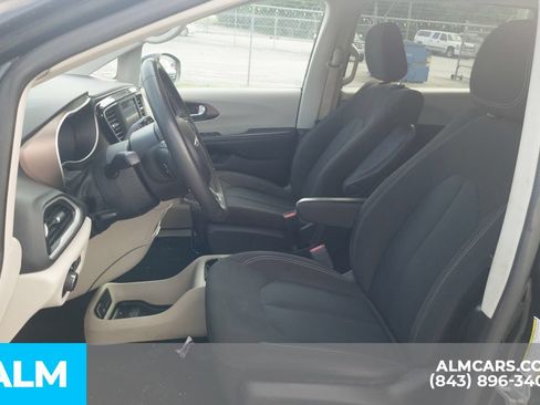 Used 2023 Chrysler Voyager LX FWD image 6