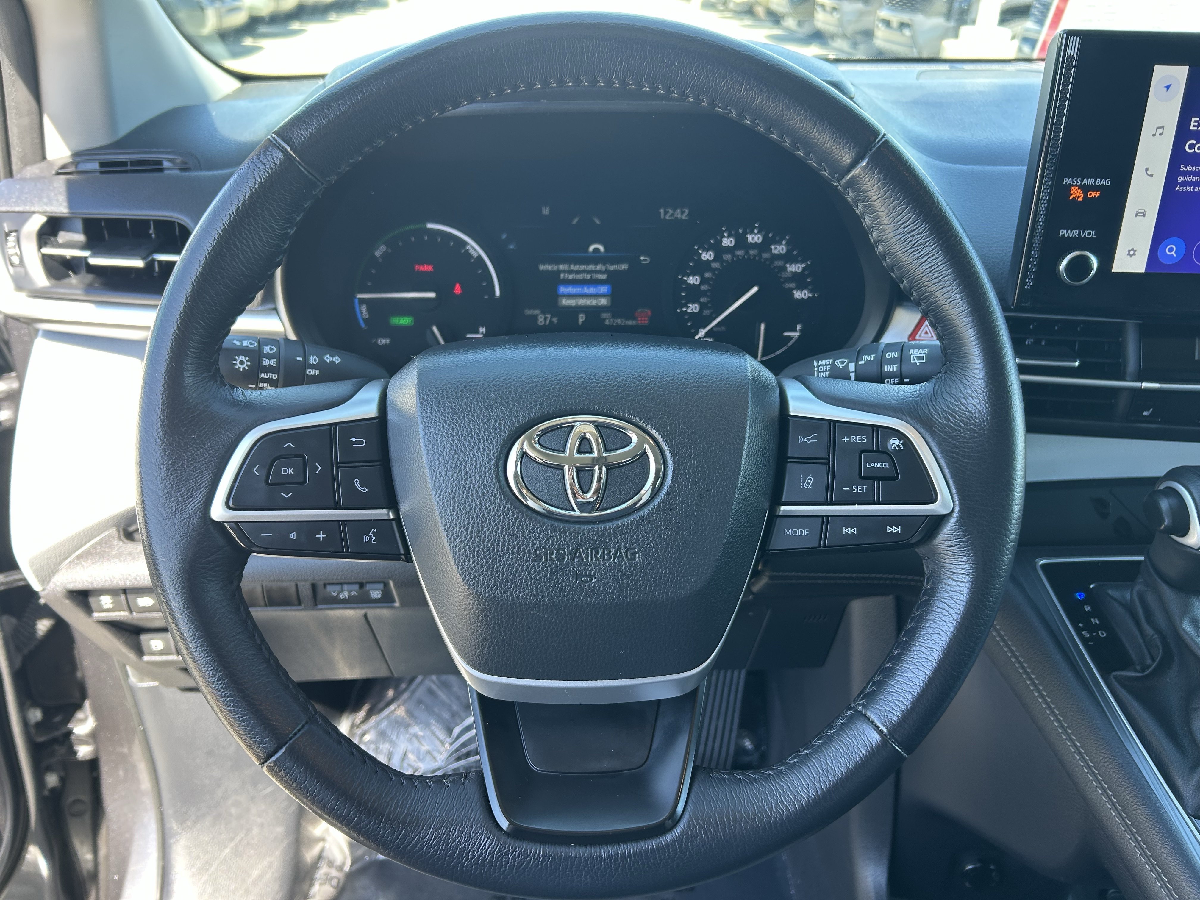 Certified 2025 Toyota Sienna XLE FWD image 25