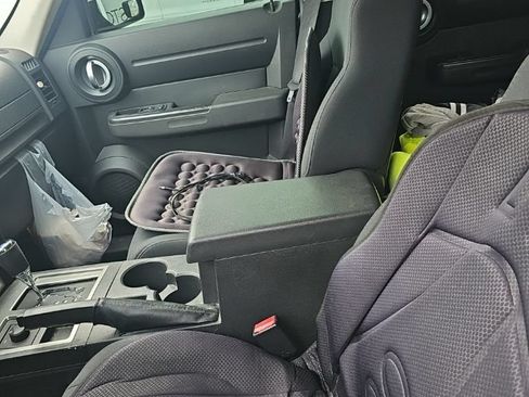 Used 2011 Dodge Nitro Heat AWD/4WD image 8