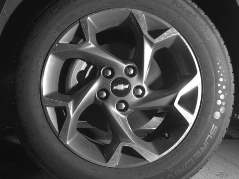 Used 2025 Chevrolet Trax LT w/ LT Convenience Package image 12