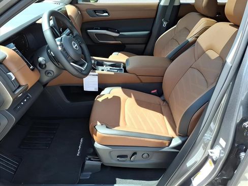 New 2025 Nissan Pathfinder Platinum w/ Cargo Package image 11