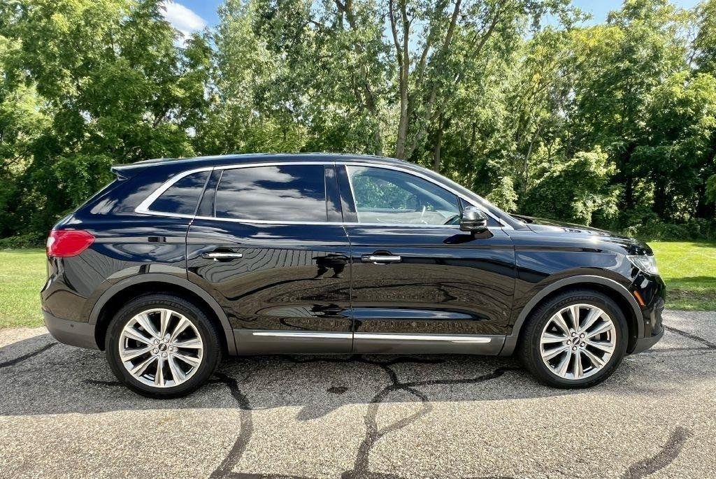 Used 2017 Lincoln MKX Reserve w/ Driver Assistance Package AWD/4WD image 5
