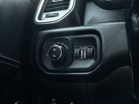 Used 2020 RAM 1500 Laramie AWD/4WD image 29