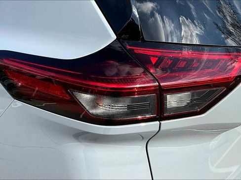 Used 2021 Nissan Rogue SL w/ Premium Package image 22