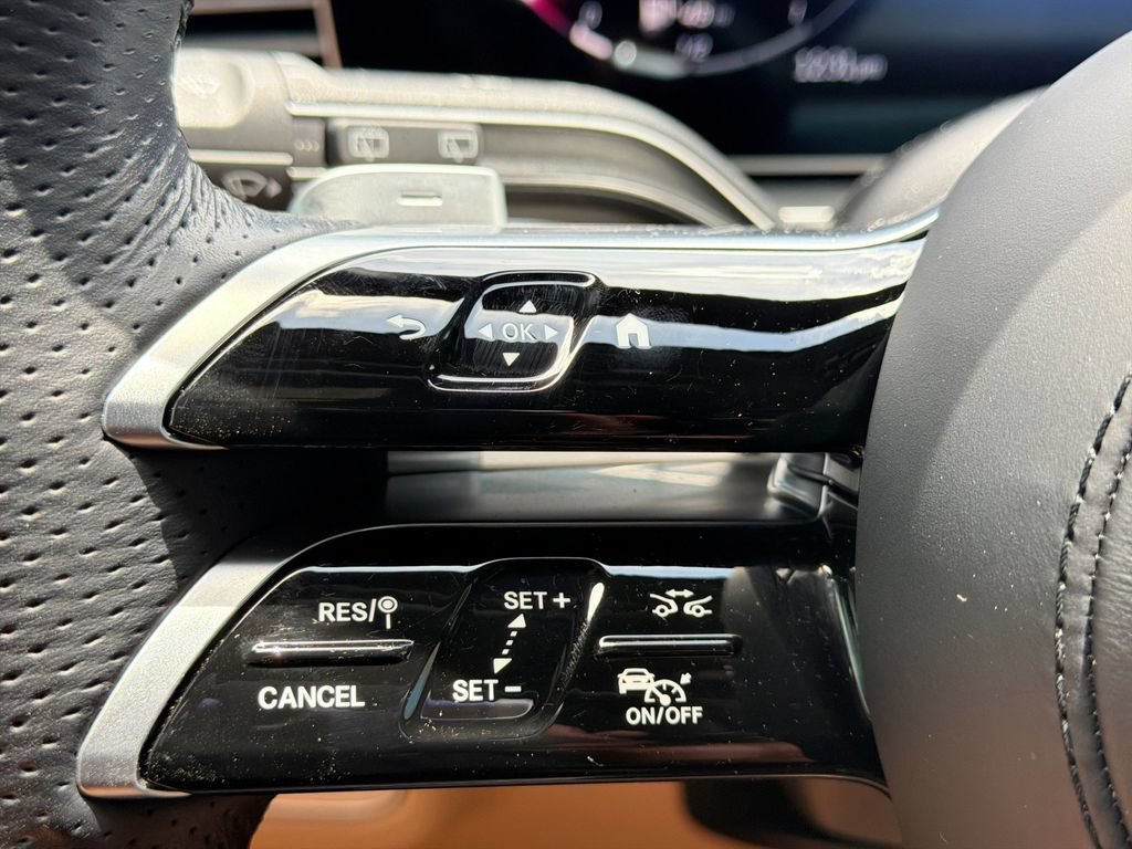 Used 2024 Mercedes-Benz GLS 450 4MATIC image 26