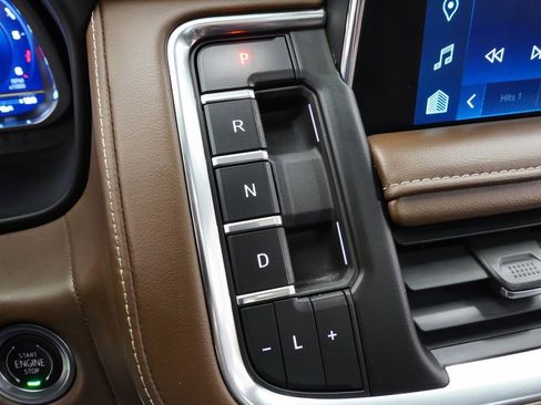 Used 2022 Chevrolet Suburban High Country AWD/4WD image 29