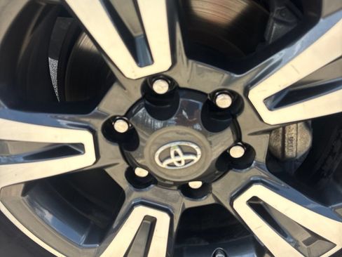 Used 2019 Toyota Tacoma TRD Sport AWD/4WD image 24