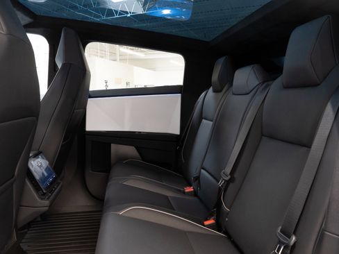 Used 2024 Tesla Cybertruck AWD Crew Cab image 22