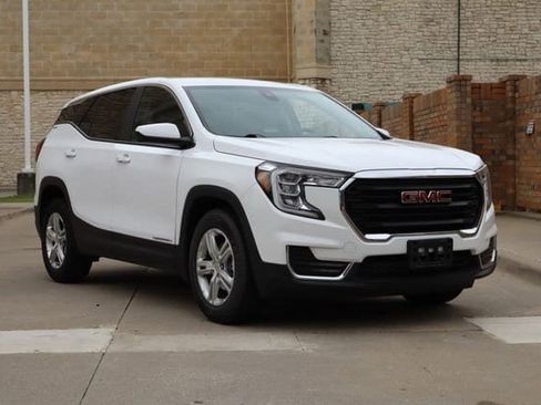 Used 2024 GMC Terrain SLE FWD image 2