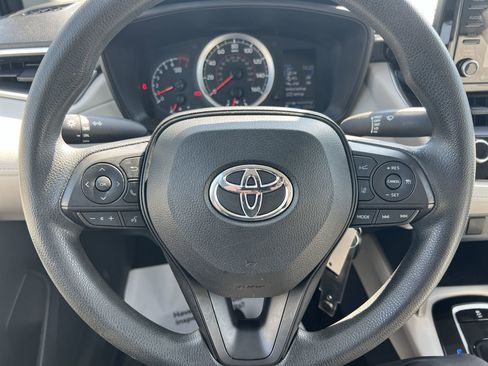 Used 2022 Toyota Corolla Cross L FWD image 18