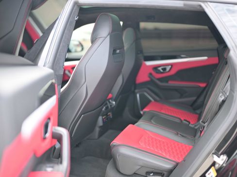 Used 2021 Lamborghini Urus image 16