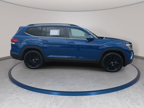 Certified 2026 Volkswagen Atlas SE w/ Panoramic Sunroof Package FWD image 4