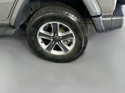 Used 2021 Jeep Wrangler Unlimited Sahara AWD/4WD image 30