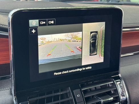 Used 2019 Lincoln Navigator L Select image 19