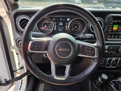 Used 2021 Jeep Wrangler Unlimited Sahara AWD/4WD image 17