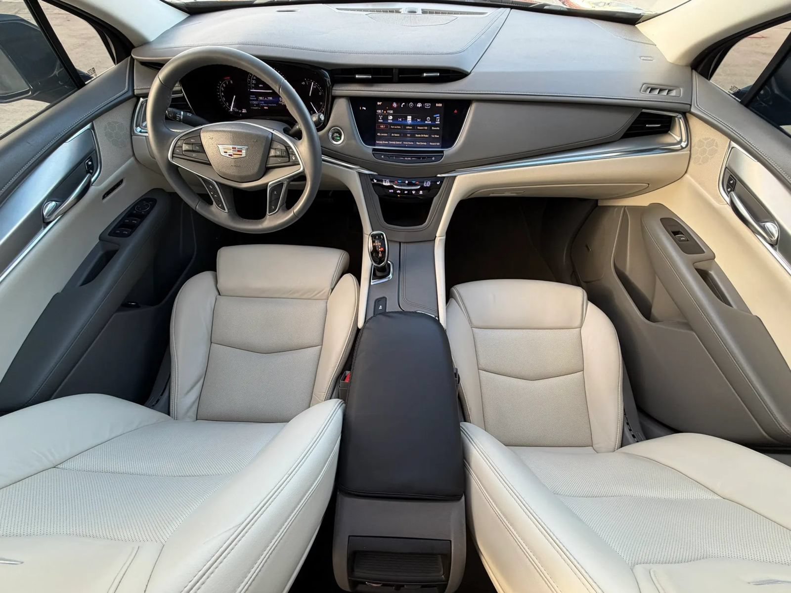 Used 2017 Cadillac XT5 Luxury w/ Driver Awareness Package FWD image 25