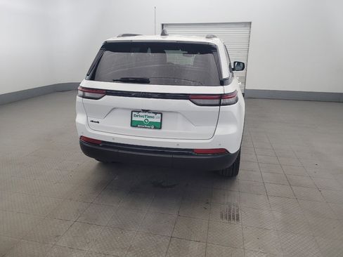 Used 2023 Jeep Grand Cherokee Altitude AWD/4WD image 7