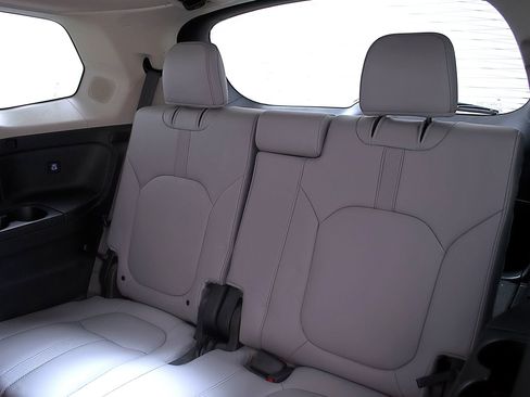 Used 2023 Honda Pilot Touring image 18