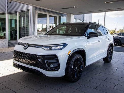 New 2026 Volkswagen Tiguan SE R-Line image 11