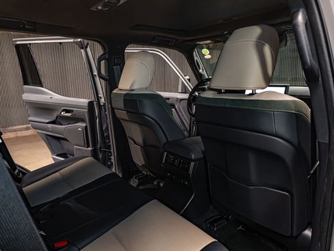 Used 2024 Lexus GX 550 AWD/4WD image 25