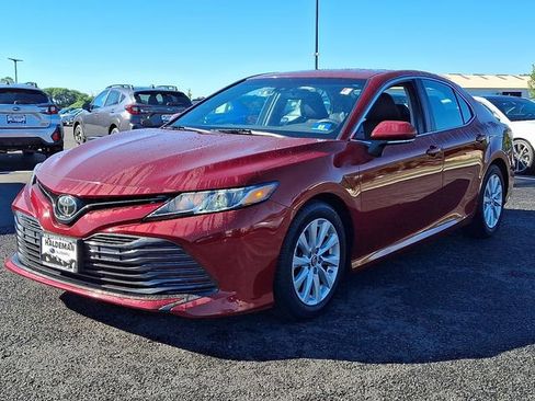 Used 2018 Toyota Camry LE w/ Convenience Package FWD image 3