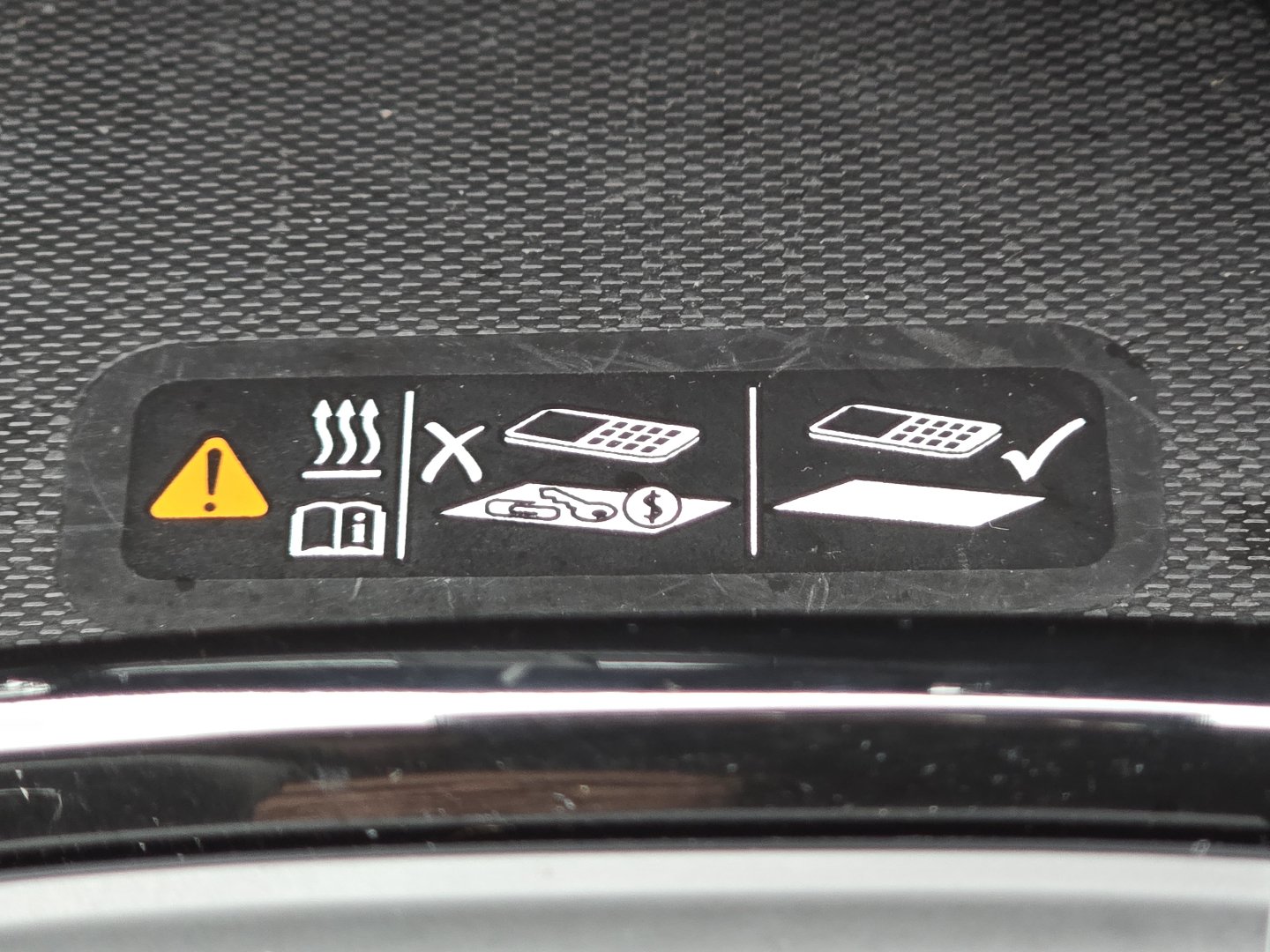 Certified 2024 Chevrolet Trax RS w/ Sunroof Package FWD image 10