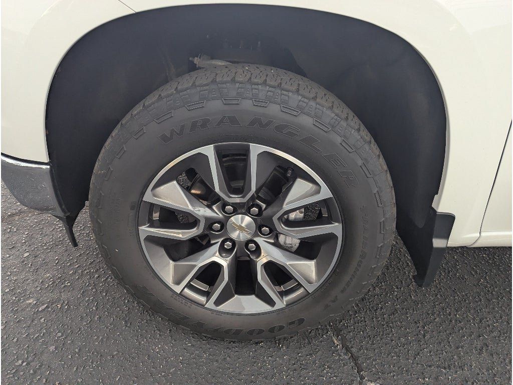 Used 2024 Chevrolet Silverado 1500 LT AWD/4WD image 9