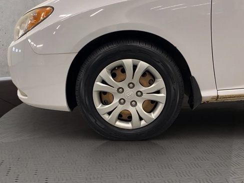 Used 2010 Hyundai Elantra GLS FWD image 14