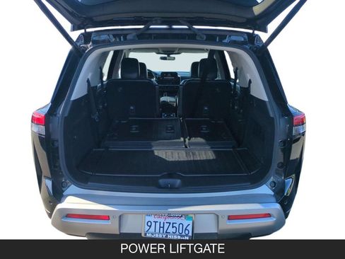 Certified 2025 Nissan Pathfinder Platinum FWD image 23
