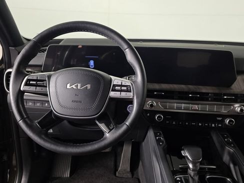 Used 2024 Kia Telluride EX w/ EX Captain's Chair Package AWD/4WD image 9