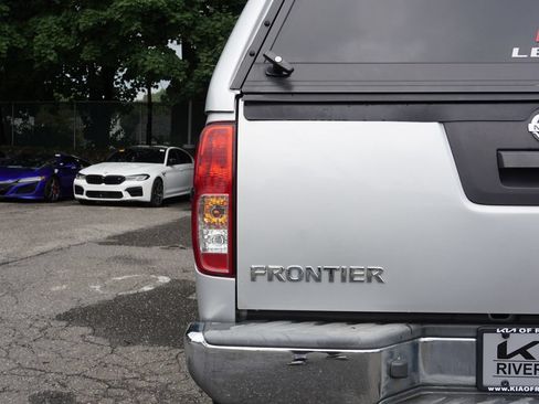 Used 2014 Nissan Frontier SV AWD/4WD image 9