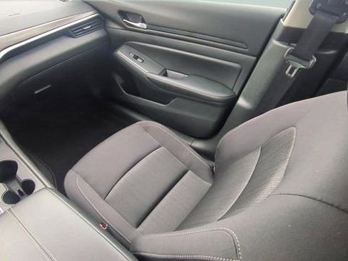 Used 2025 Nissan Altima 2.5 SV image 12