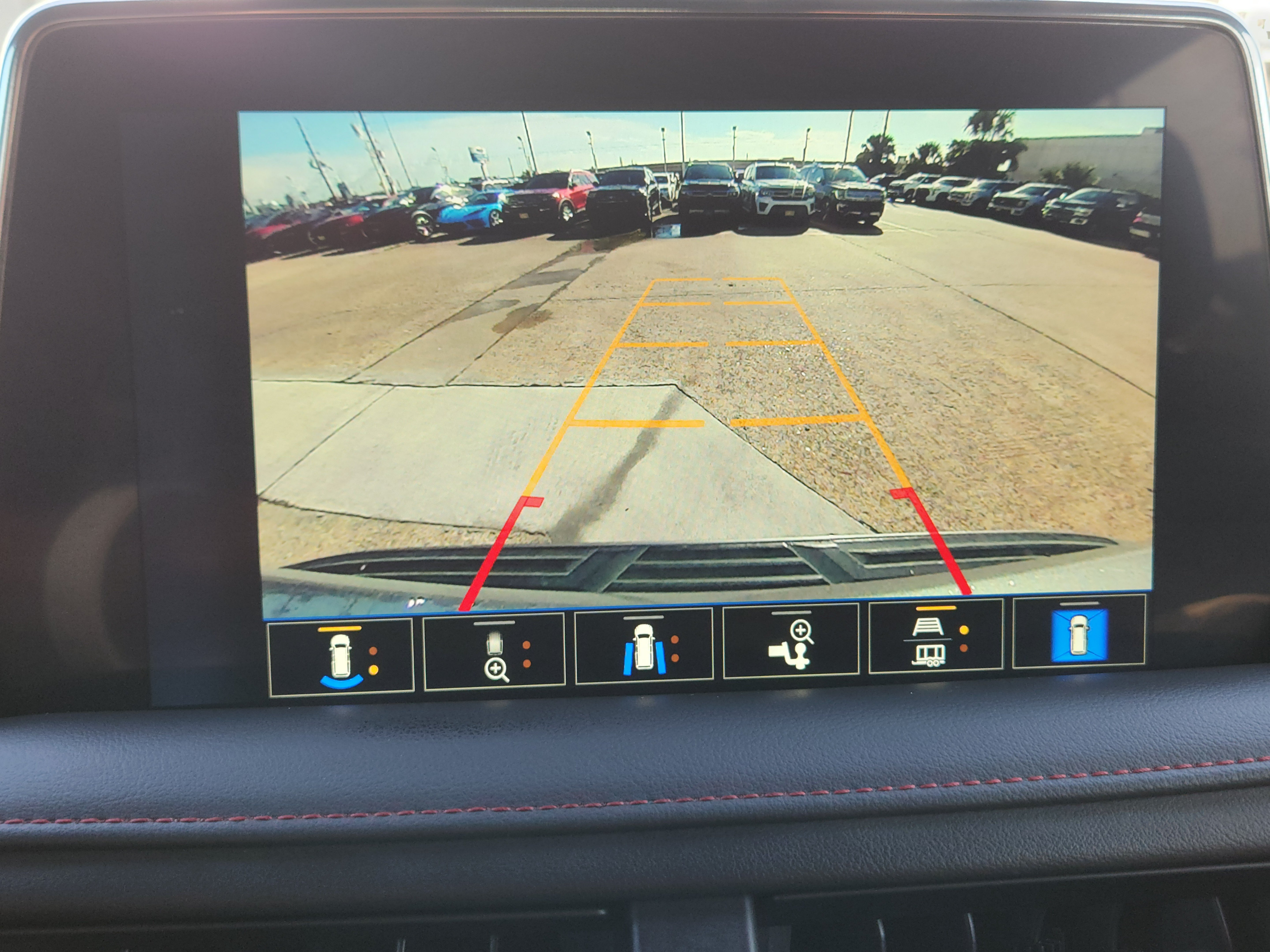Used 2022 Chevrolet Tahoe RST w/ Luxury Package RWD image 13